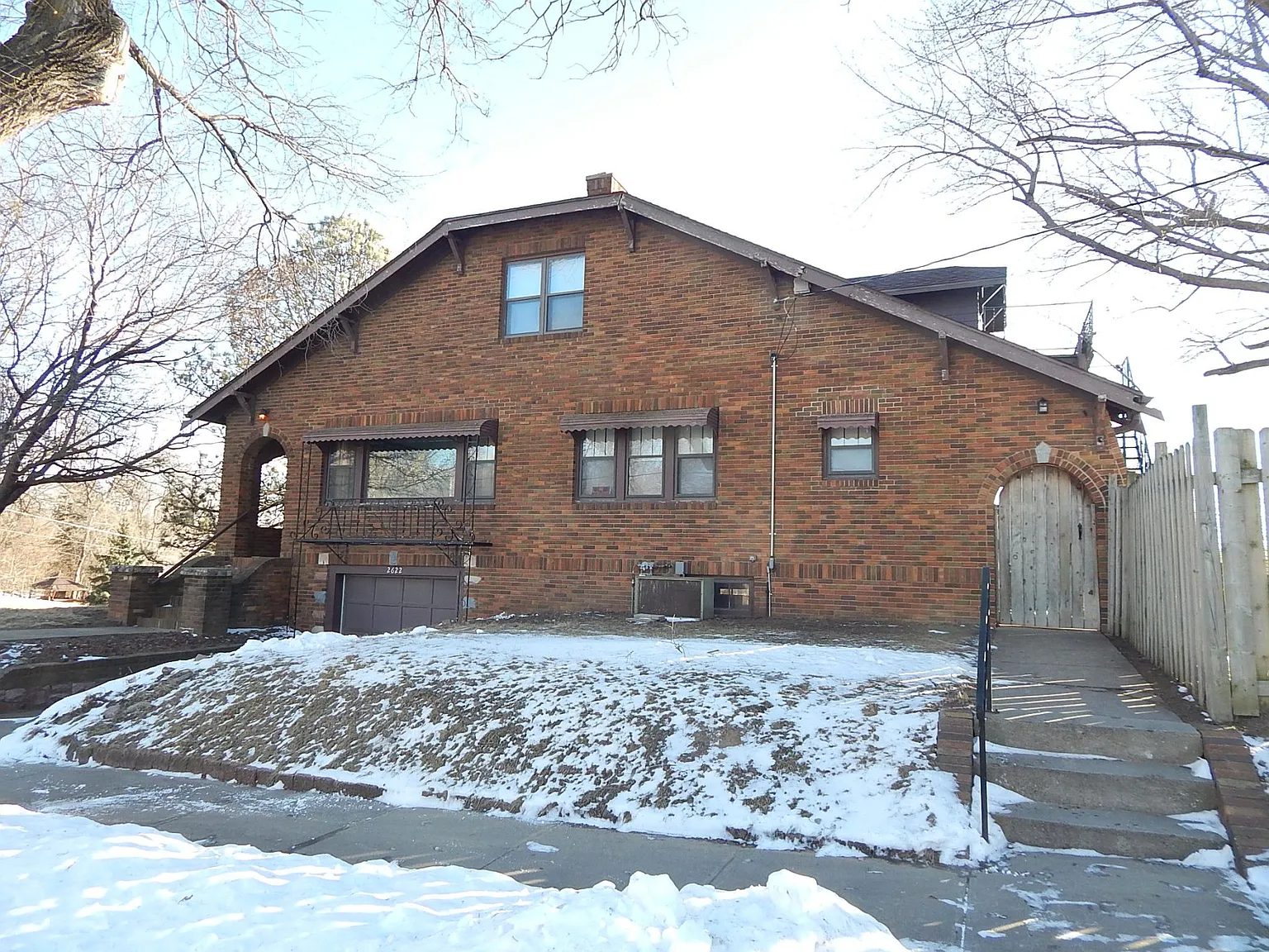 2622 Ridge Ave — Photo 3