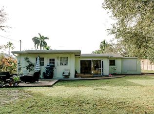 945 22nd Ave N, Naples, FL 34103