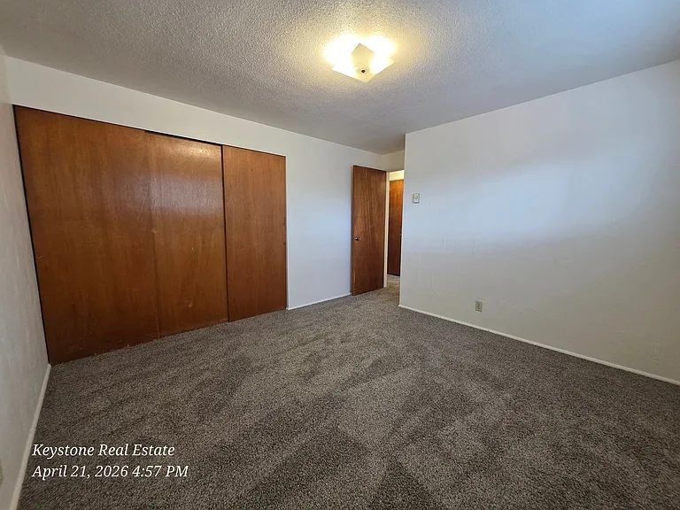 2785 Oak St — Photo 5