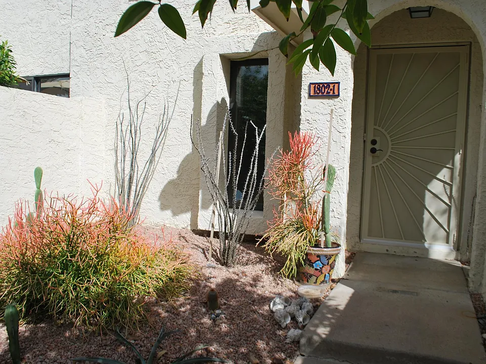 1802 E Frier Dr #1