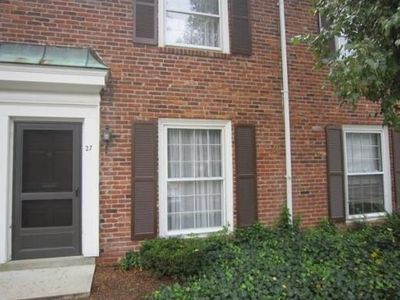 27 Smithfield Ct, Springfield, MA, 01108