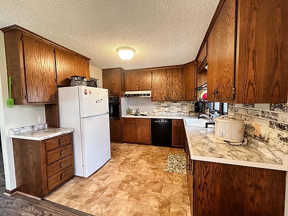 5th image of 1955 Kenwood Dr W