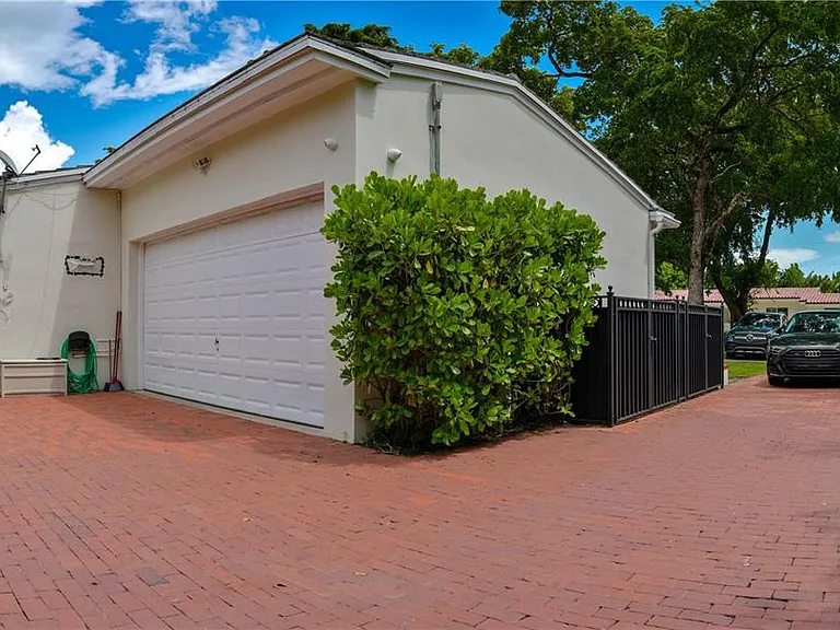 1535 Baracoa Ave — Photo 14
