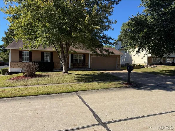 6344 Star Buck Dr, O'Fallon, MO 63368