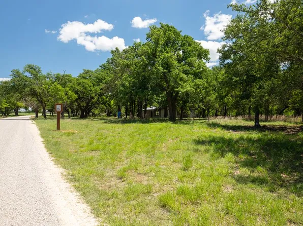 1 Baj Ln, Fredericksburg, TX 78624