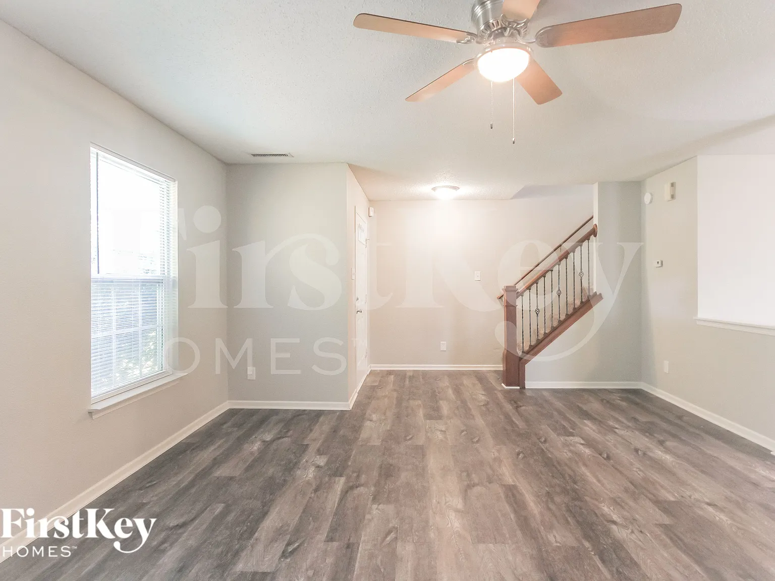 3 bed, 2.0 bath, 1906 sqft, $2,070 — Photo 2