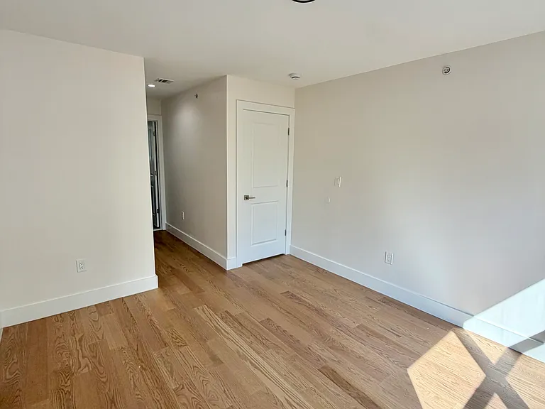 418 Avon Ave #3 — Photo 12