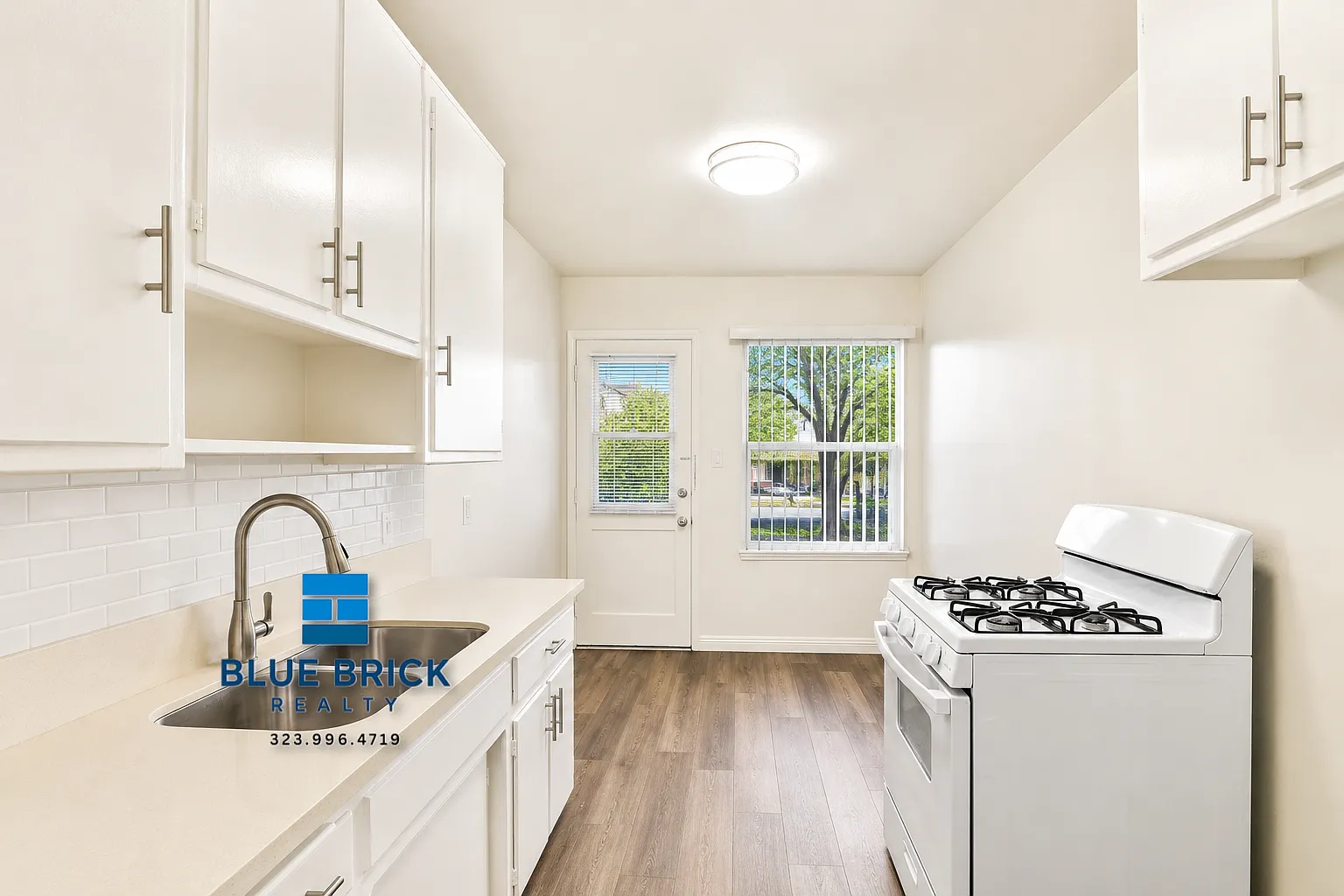 Stylish 1BR with Pool & Outdoor Seating Area — Photo 2