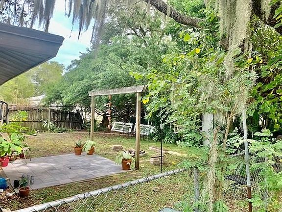 4th image of 2900 W Tamiami Cir