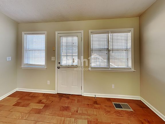 5th image of 508 Silver Maple Ln