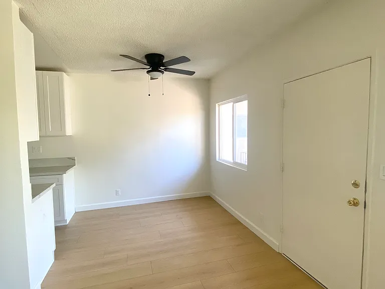 1905 S Oxford Ave #12 — Photo 3