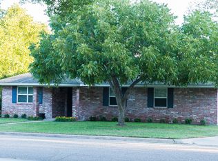 724 Enfield Dr, Rockdale, TX 76567