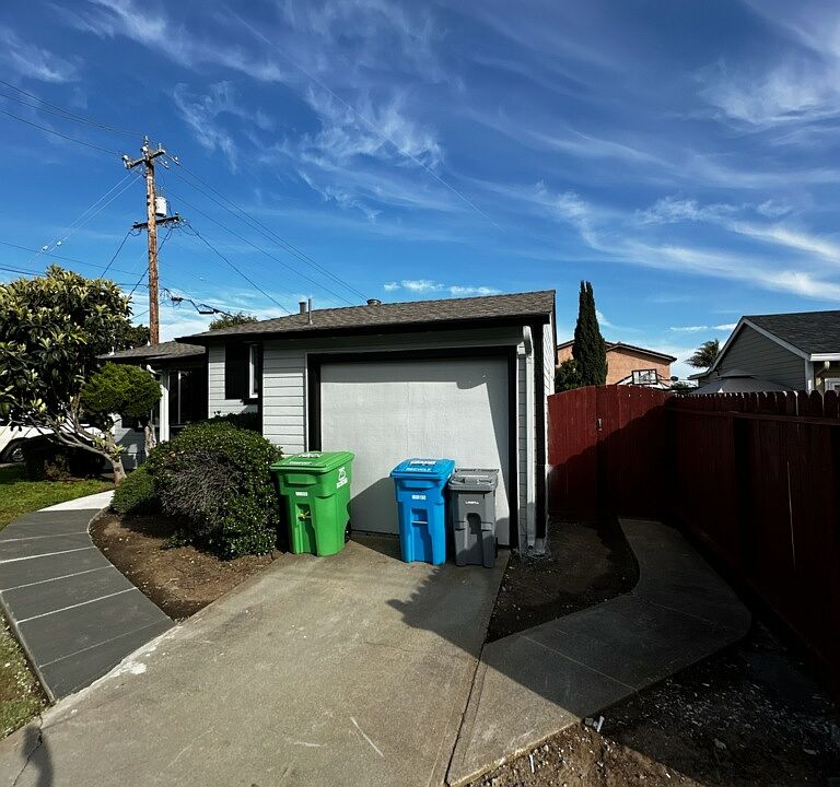 2nd image of 1000 D St