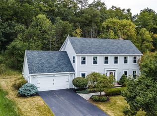 128 Broadmoor Trl, Fairport, NY 14450