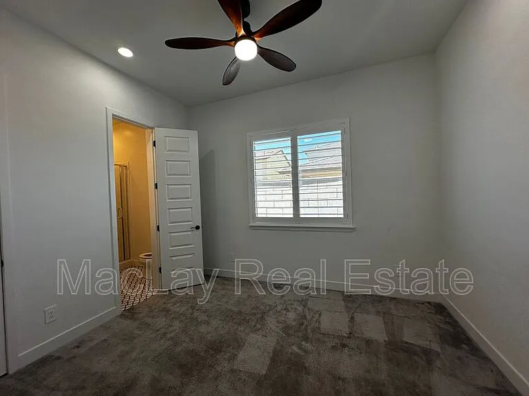 1979 W Lariat Ln — Photo 23