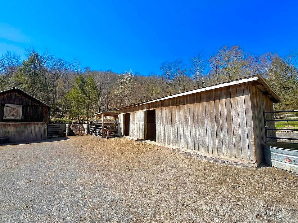 7th image of 587 Point Rd