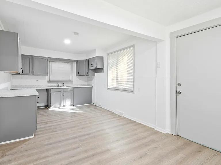 2069 W 81st St — Photo 1