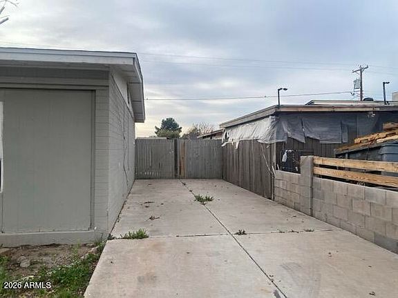 4th image of 7619 W CLARENDON Avenue
