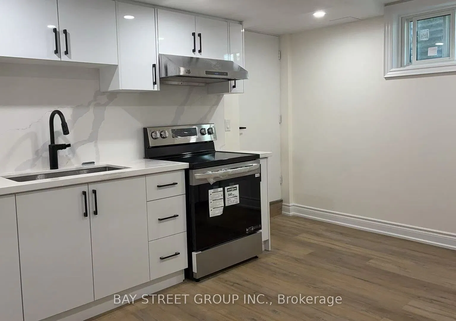 3 bed, $1,950 — Photo 2