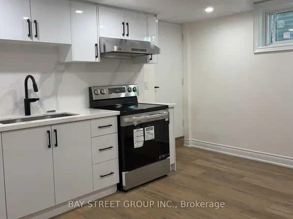 27 Sycamore Dr, Markham, ON L3T 5V3