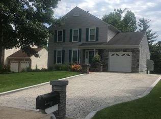 8515 Silverdale Rd, Lorton, VA 22079