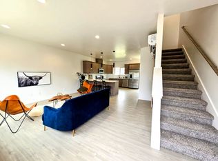 718 N Volland St #B140, Kennewick, WA 99336