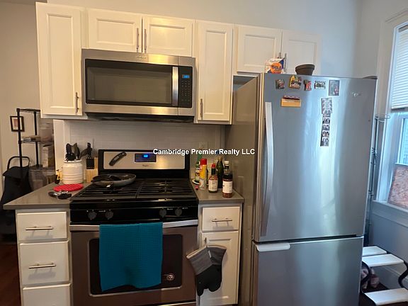 4th image of 122 Columbia St #1