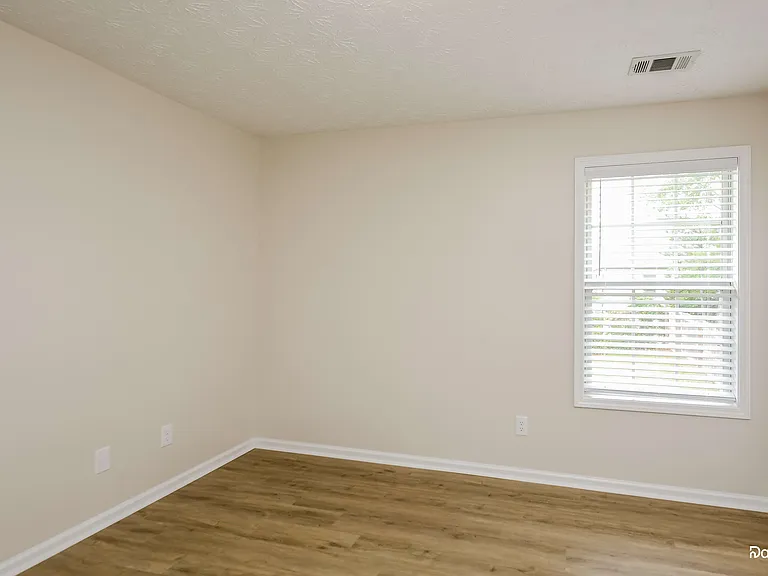 995 Clairidge Ln SW — Photo 10