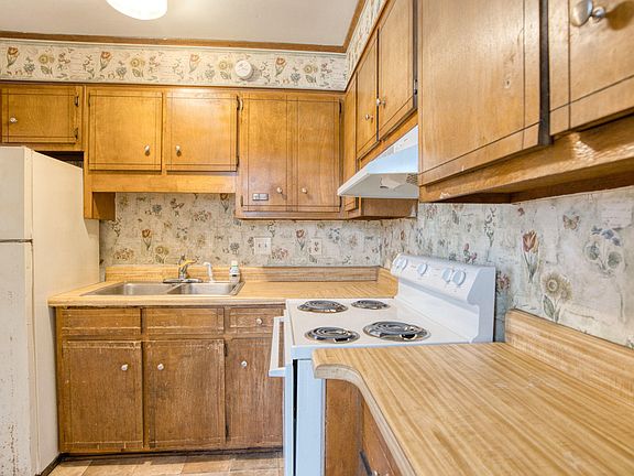 5th image of 2432 Winston Way