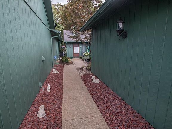 2nd image of 17118 Valley Creek Dr