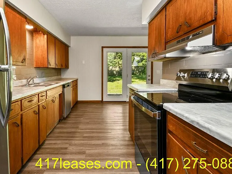 203 S White Oak Ave — Photo 14