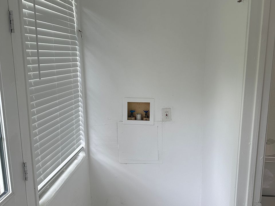 1st image of 2101 Fort Worth St #B
