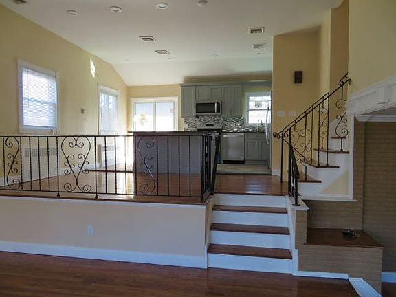 4th image of 19 Wilshire Ln
