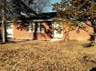 224 E Walnut St, Roselle, IL 60172
