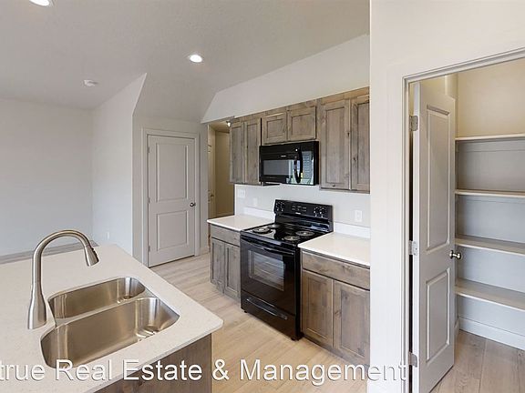 4th image of 756 N Old Fort Dr #302