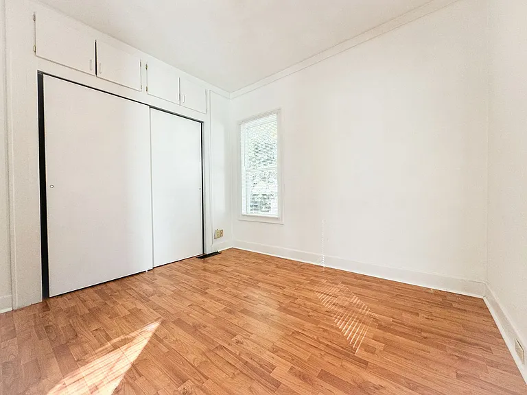 2718 Commercial Ave — Photo 7