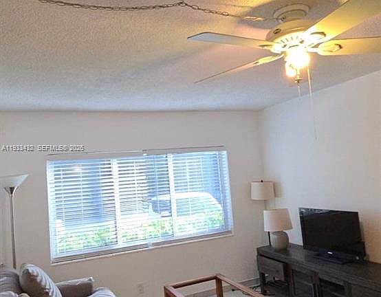 5th image of 1001 SE 16th St APT 1