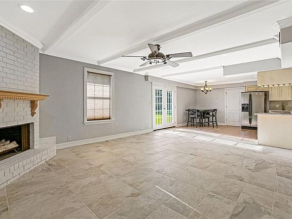 4th image of 3825 N Evangeline Dr