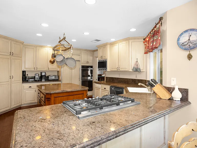 24961 Sandridge Cir — Photo 14