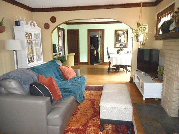 5th image of 2203 Wallace St