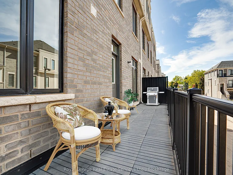 383 Dundas St E #68 — Photo 32