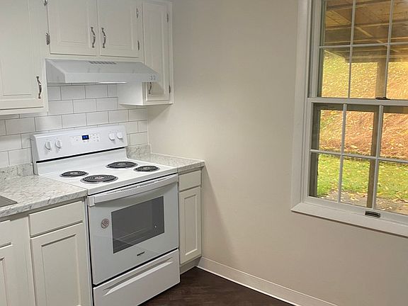 5th image of 114 Tudor Dr