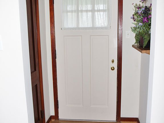 Entrance with coat closet