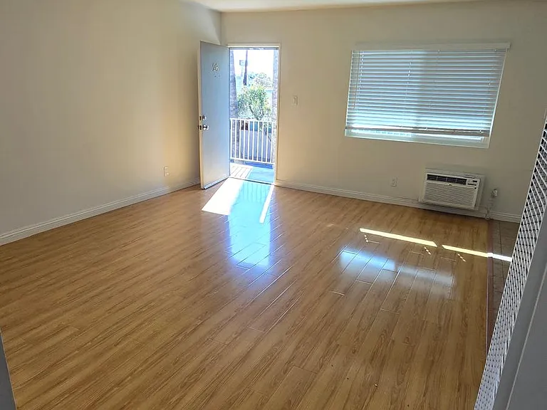 Coral Reef Apartments — Photo 12