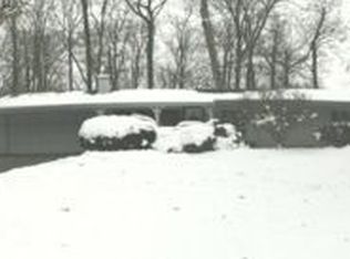 35 Lincolnshire Dr, Lincolnshire, IL