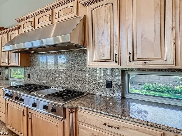 22 Bloomfield Hills Dr — Photo 17