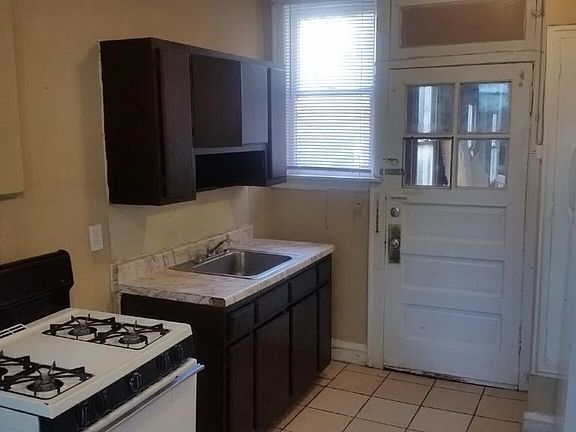2nd image of 5601 S Sacramento Ave #2