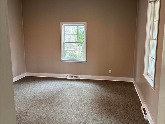 5th image of 2261 N Main St #B