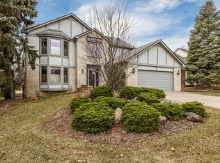 234 Windrift Ln, Rochester Hills, MI 48307