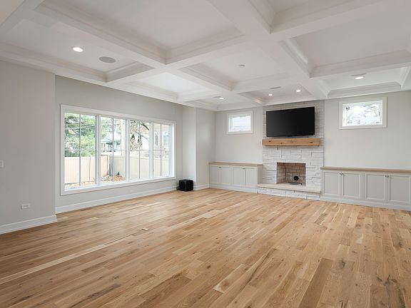 3rd image of 529 Spruce Dr